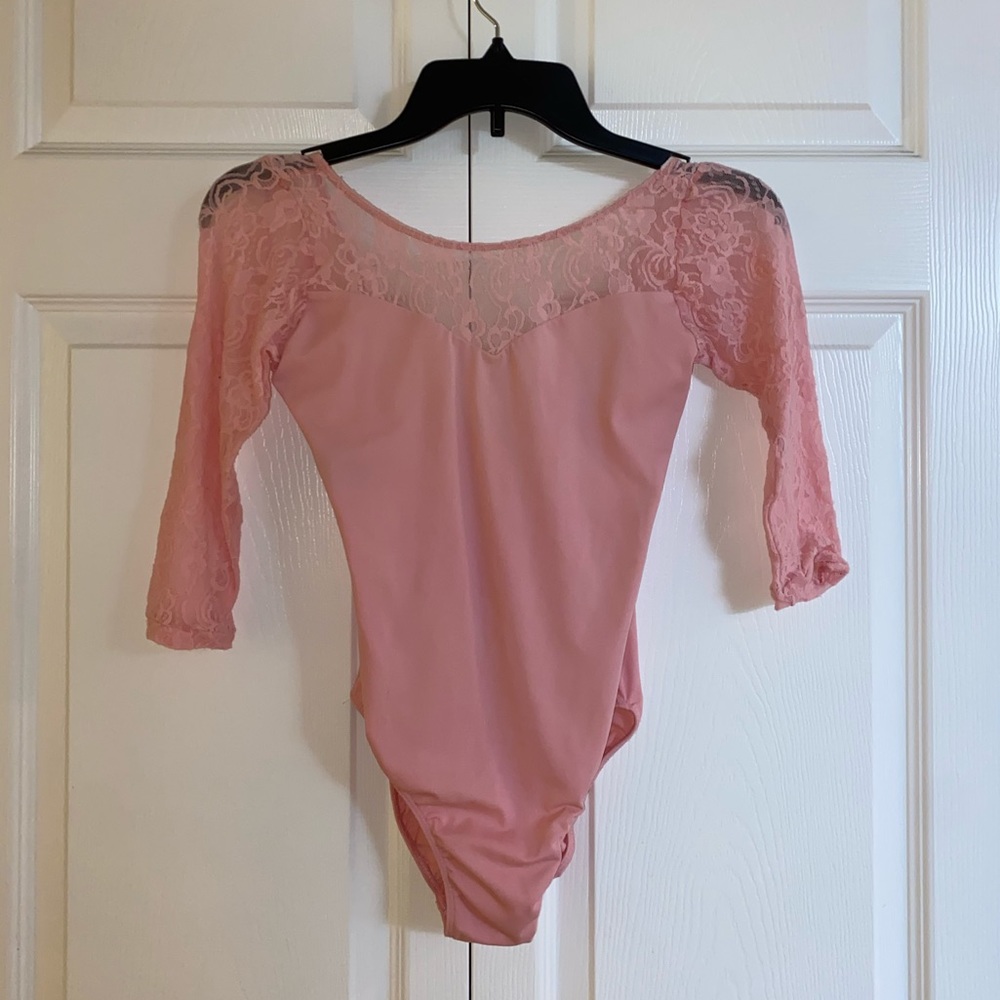 Class In pink lace 3/4 sleeve leotard